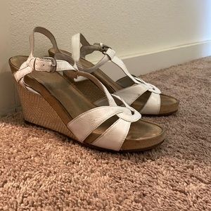 A2 size 8.5 white heel sandals